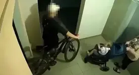 Сталкер больше года преследует женщин с колясками в Саратове.webp
