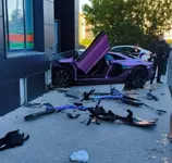 Lamborghini Aventador SVJ за 35 млн рублей влетел в многоэтажку в Екатеринбурге..webp